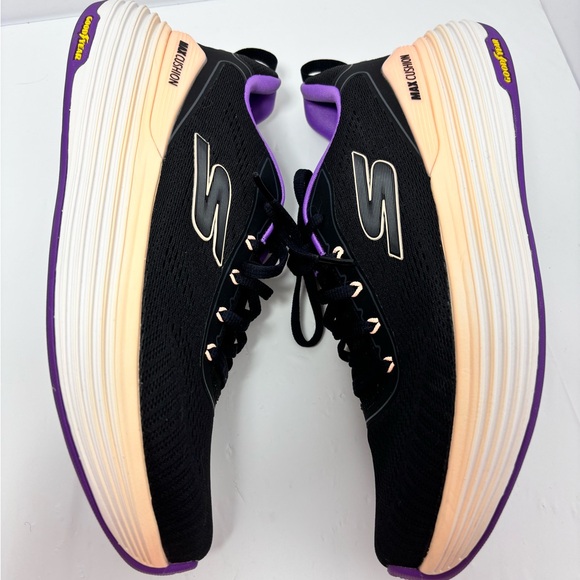 Skechers Women's Max Cushioning Suspension High Road Running Sneaker Size 9 - Picture 4 of 15